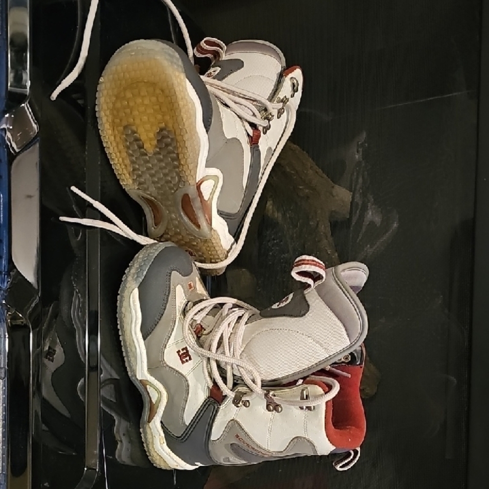 DC White and Gray Snowboard Boots